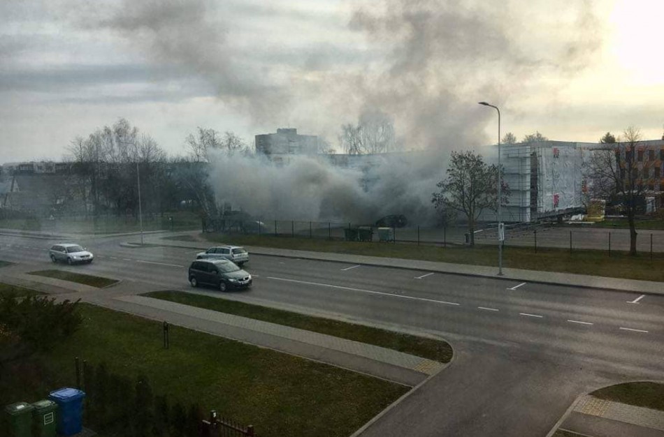 Savaitgalį pleškėjo namai, pirtys, ūkiniai pastatai, automobiliai 