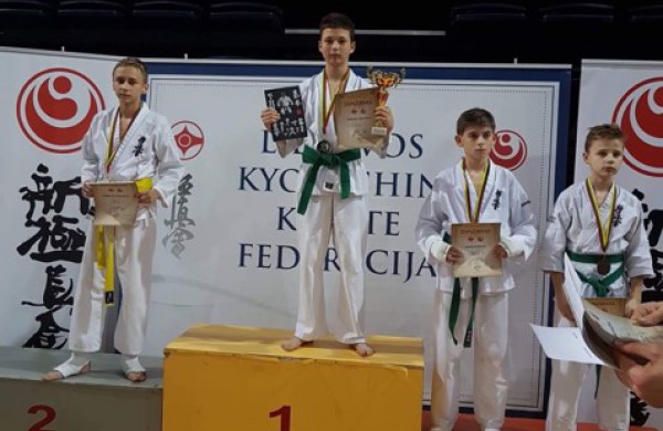 Kėdainiuose – puikūs sporto klubo ,,Kumite“ atstovų pasirodymai