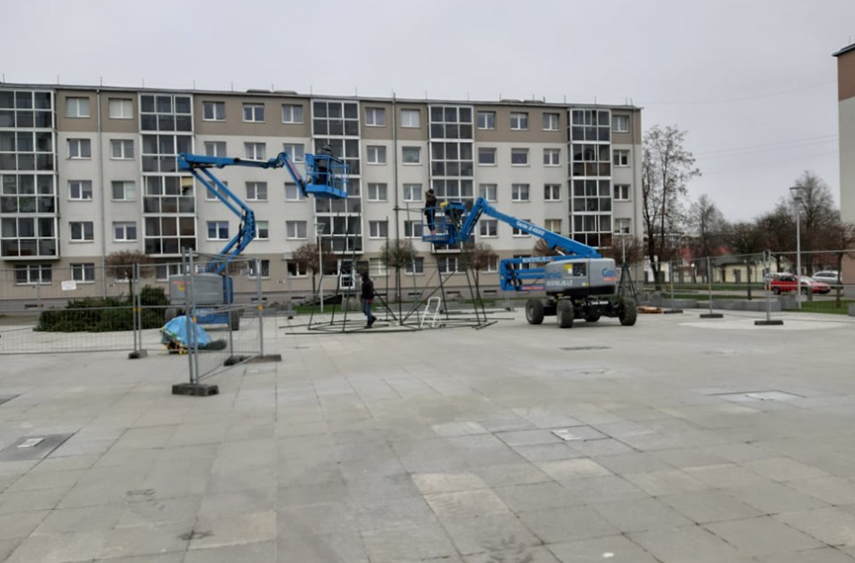 Sąjūdžio aikštėje pradės ryškėti kalėdinės eglutės kontūrai 