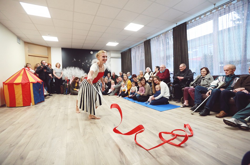 Nepamirštami pasirodymai šiandien užbūrė vaikus, senjorus ir neįgaliuosius 