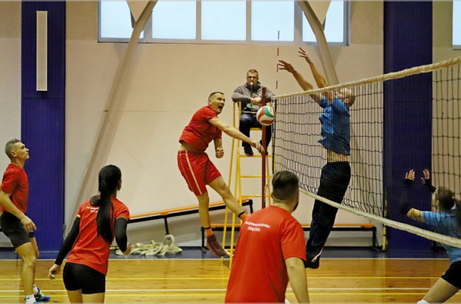 Jonavoje paaiškės stipriausia policijos mišraus tinklinio komanda