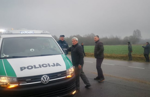 Į Jonavos gatves traktoriais išriedėję ūkininkai tikisi būti išgirsti