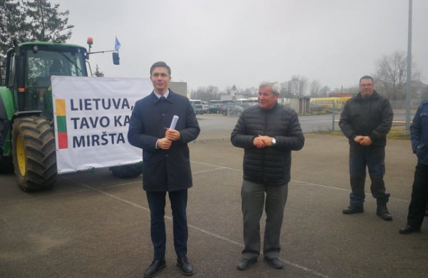 Į Jonavos gatves traktoriais išriedėję ūkininkai tikisi būti išgirsti