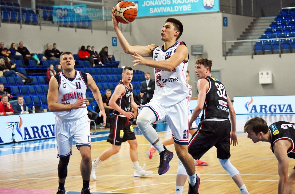 Tauragiškius namuose palaužę jonaviečiai iškovojo 4-ąją pergalę
