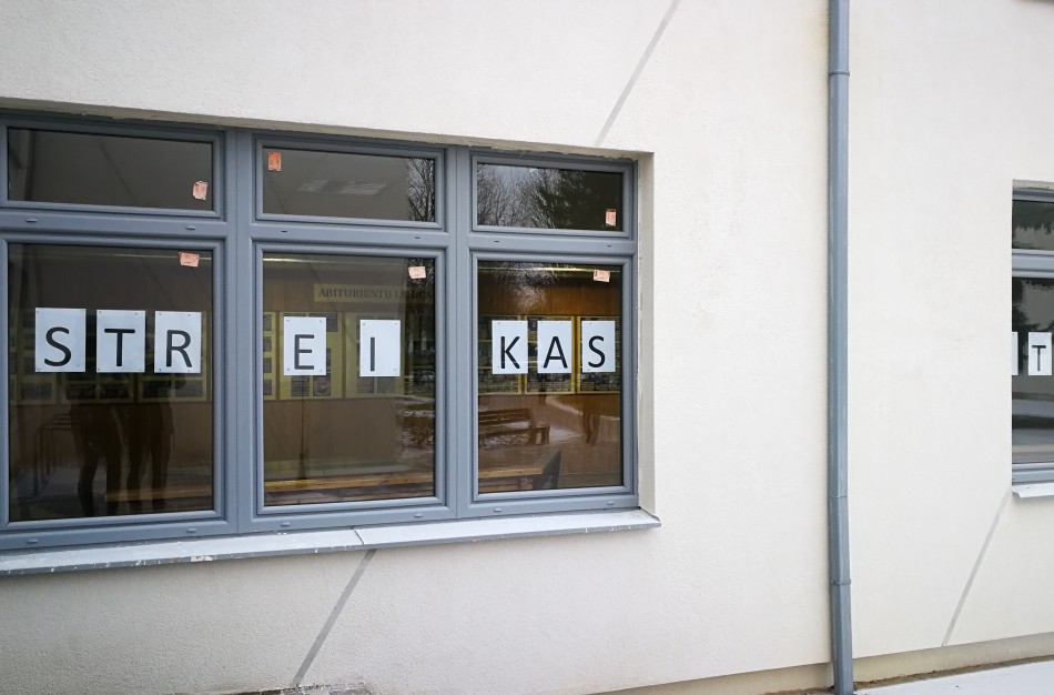Prasidėjo įspėjamasis mokytojų streikas