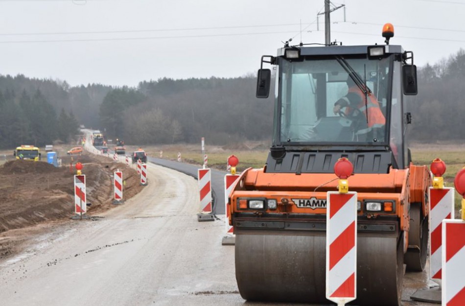 Pradėta asfaltuoti Gaižiūnų gatvės atkarpa valstybinės reikšmės kelyje Jonava - Meškoniai