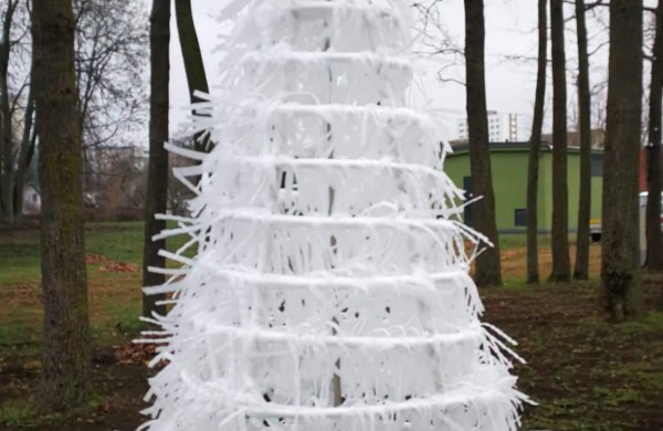 Miesto parke kuriasi stebuklingas kalėdinių eglučių miestelis 