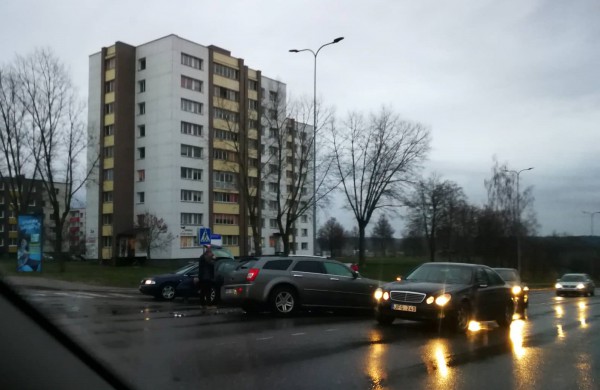 Avarija avaringoje sankryžoje