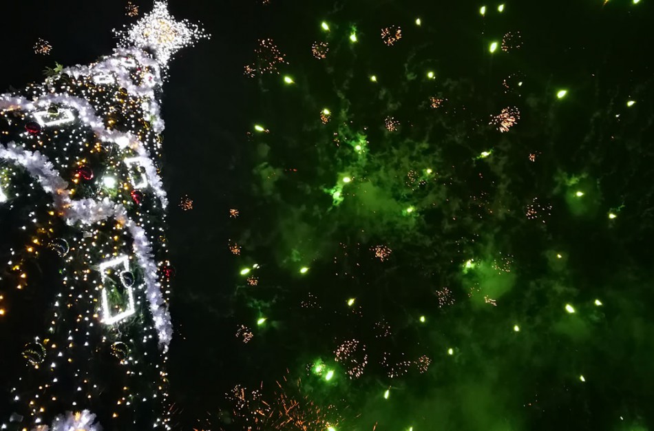 Įžiebta miesto puošmena – Kalėdų eglė