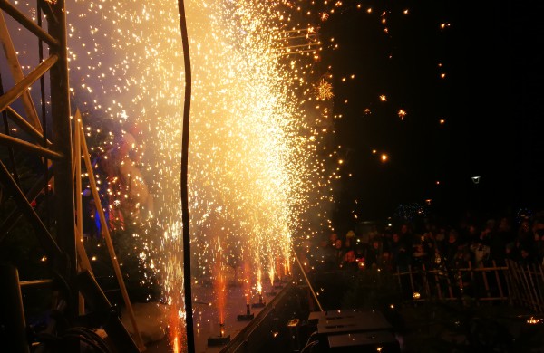 Įžiebta miesto puošmena – Kalėdų eglė