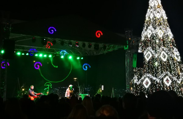 Įžiebta miesto puošmena – Kalėdų eglė