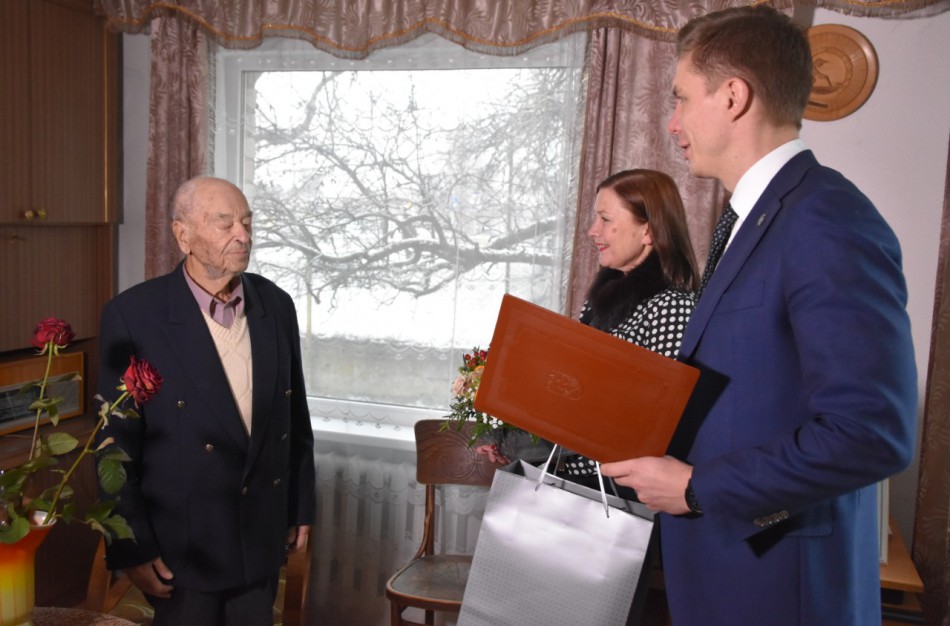 Šimtas metų žmogui – daug ar mažai?