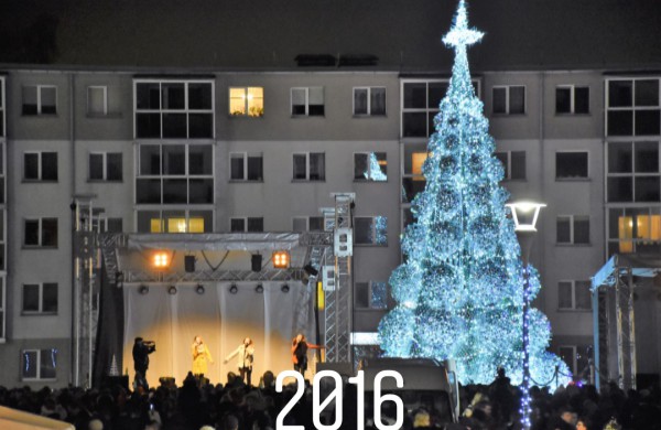 Jonavos kalėdinės eglutės šiemet, pernai, 2017-aisiais ir 2016-aisiais: kuri gražiausia?