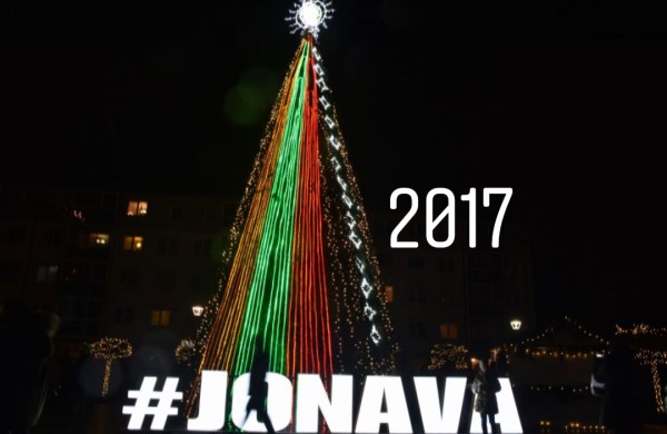 Jonavos kalėdinės eglutės šiemet, pernai, 2017-aisiais ir 2016-aisiais: kuri gražiausia?