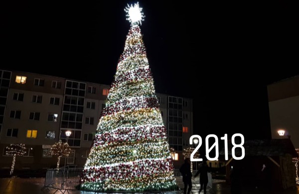 Jonavos kalėdinės eglutės šiemet, pernai, 2017-aisiais ir 2016-aisiais: kuri gražiausia?