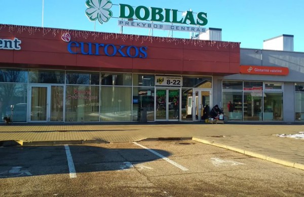 Jonavoje - prevencinė akcija ,,Oficialus perspėjimas":  bendruomenės pareigūnės tikrina, kaip laikomasi ženklo „Neįgalusis“ 