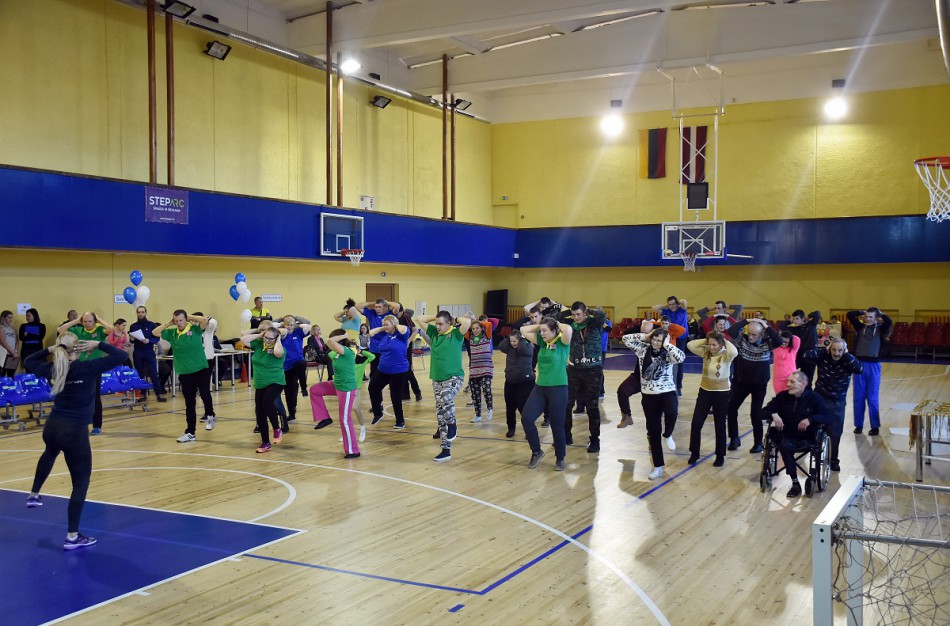 Minint Tarptautinę neįgaliųjų dieną organizuota sporto šventė ,,Vieningi mes stiprūs"