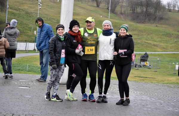 Tradiciniame žiemos bėgime apie septynias dešimtis entuziastų