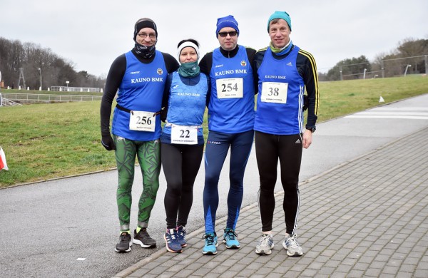 Tradiciniame žiemos bėgime apie septynias dešimtis entuziastų