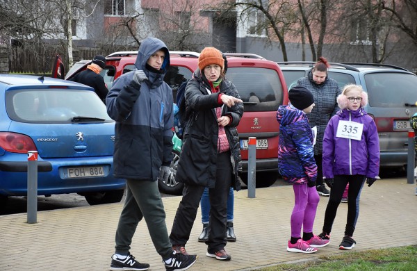 Tradiciniame žiemos bėgime apie septynias dešimtis entuziastų