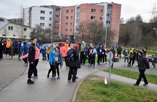 Tradiciniame žiemos bėgime apie septynias dešimtis entuziastų
