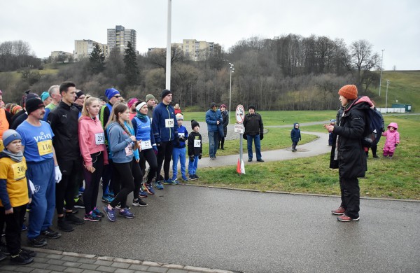Tradiciniame žiemos bėgime apie septynias dešimtis entuziastų