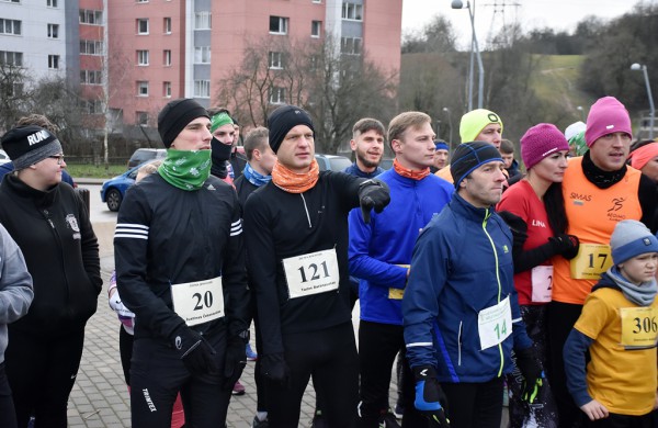 Tradiciniame žiemos bėgime apie septynias dešimtis entuziastų