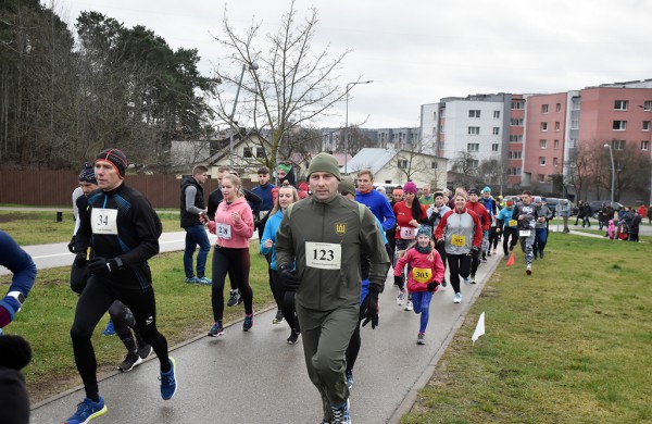 Tradiciniame žiemos bėgime apie septynias dešimtis entuziastų