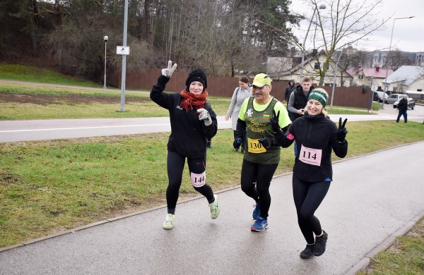 Tradiciniame žiemos bėgime apie septynias dešimtis entuziastų