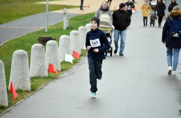 Tradiciniame žiemos bėgime apie septynias dešimtis entuziastų