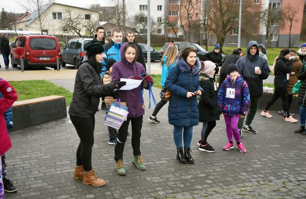 Tradiciniame žiemos bėgime apie septynias dešimtis entuziastų