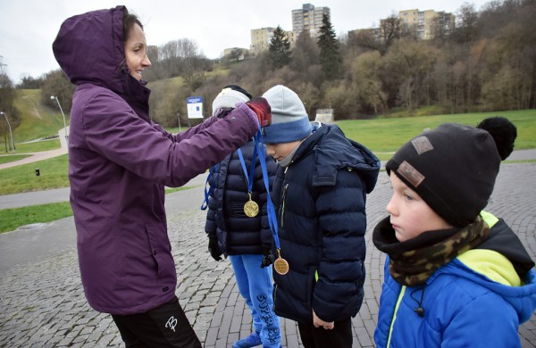 Tradiciniame žiemos bėgime apie septynias dešimtis entuziastų