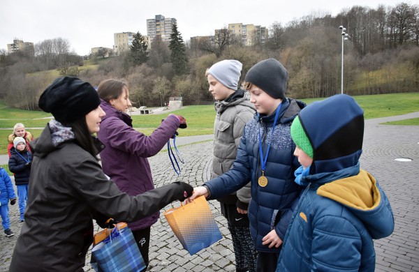 Tradiciniame žiemos bėgime apie septynias dešimtis entuziastų