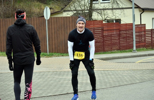 Tradiciniame žiemos bėgime apie septynias dešimtis entuziastų