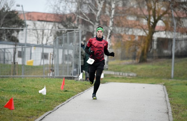 Tradiciniame žiemos bėgime apie septynias dešimtis entuziastų