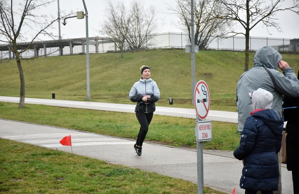 Tradiciniame žiemos bėgime apie septynias dešimtis entuziastų