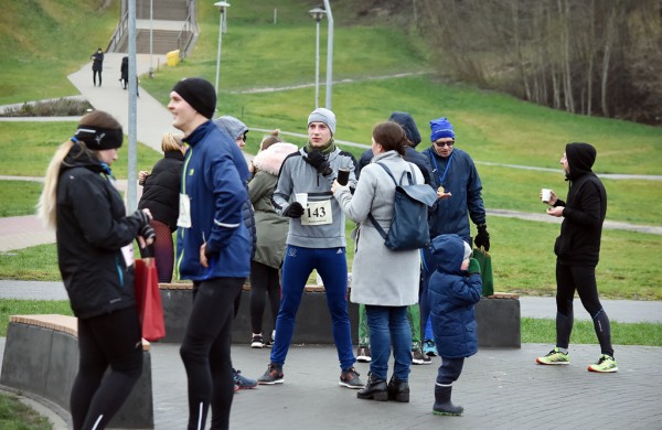 Tradiciniame žiemos bėgime apie septynias dešimtis entuziastų
