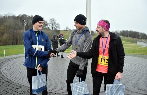 Tradiciniame žiemos bėgime apie septynias dešimtis entuziastų
