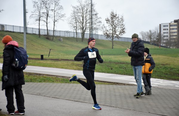 Tradiciniame žiemos bėgime apie septynias dešimtis entuziastų