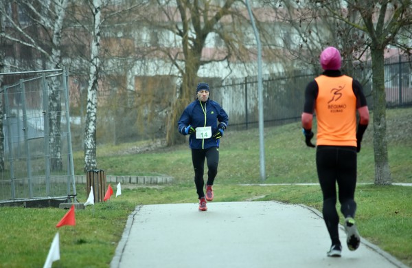 Tradiciniame žiemos bėgime apie septynias dešimtis entuziastų
