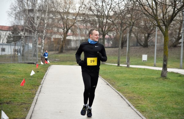 Tradiciniame žiemos bėgime apie septynias dešimtis entuziastų