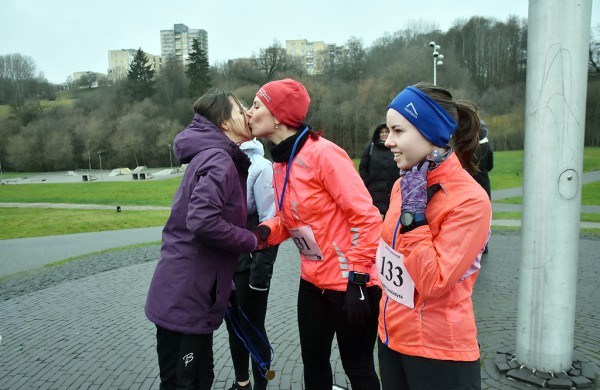 Tradiciniame žiemos bėgime apie septynias dešimtis entuziastų
