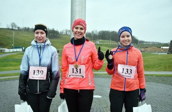 Tradiciniame žiemos bėgime apie septynias dešimtis entuziastų