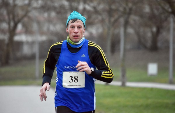 Tradiciniame žiemos bėgime apie septynias dešimtis entuziastų