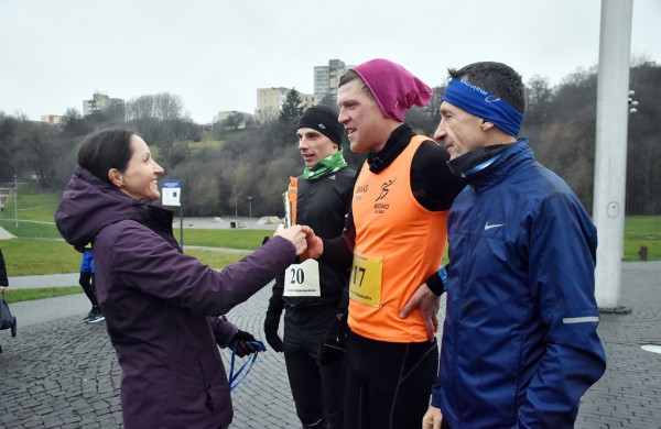 Tradiciniame žiemos bėgime apie septynias dešimtis entuziastų