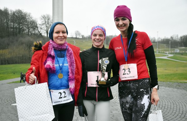 Tradiciniame žiemos bėgime apie septynias dešimtis entuziastų