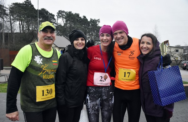Tradiciniame žiemos bėgime apie septynias dešimtis entuziastų