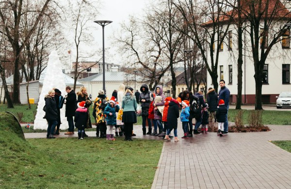 Pirmasis Kalėdinis koncertas visai šeimai Kalėdinių eglučių miestelyje