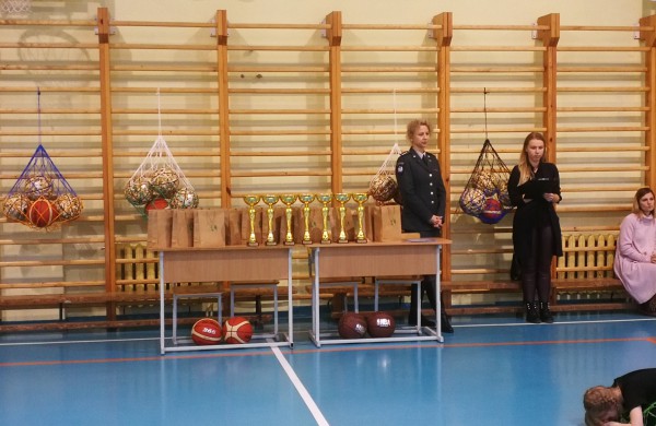 Lietavos mokykloje vėl sužaistas Kalėdinis krepšinio turnyras „Pažinkime vieni kitus“