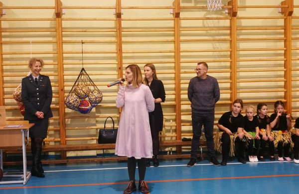 Lietavos mokykloje vėl sužaistas Kalėdinis krepšinio turnyras „Pažinkime vieni kitus“